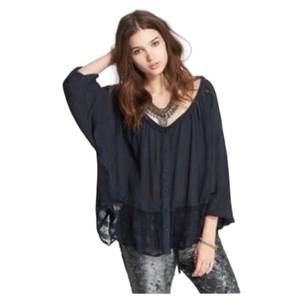 Free‎ People Black Bottom Lace Oversized Top Size S
Fits S-XL